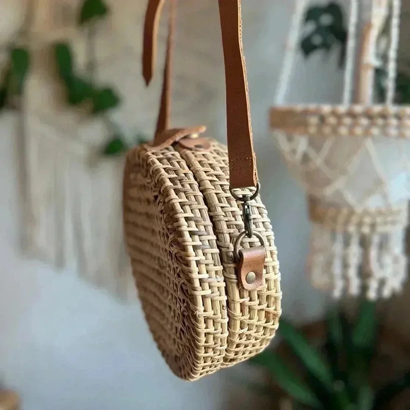 Woven Rattan Crossbody Bag - Boho Round Straw Purse - Picture 5 of 11